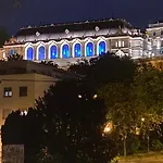 Christina Near Chain Bridge * 부다페스트